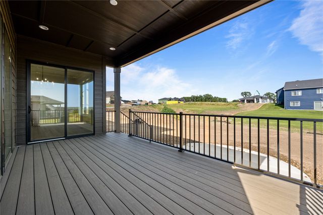1310 S Auburn Place, West Des Moines, IA 50266