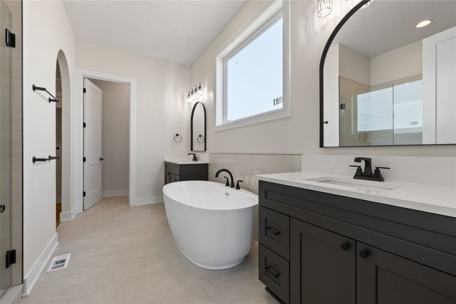 1310 S Auburn Place, West Des Moines, IA 50266