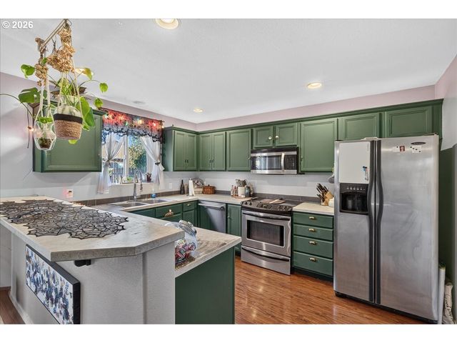 316 Ne STORMY St, Albany, OR 97322