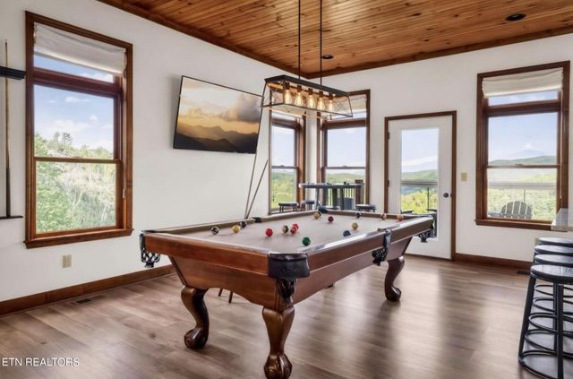 811 Sourwood Drive, Gatlinburg, TN 37738