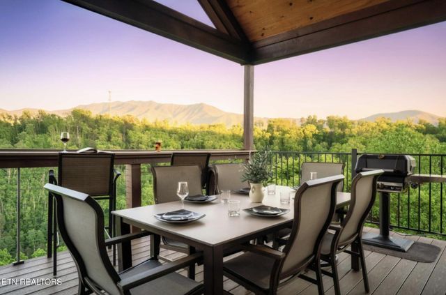 811 Sourwood Drive, Gatlinburg, TN 37738
