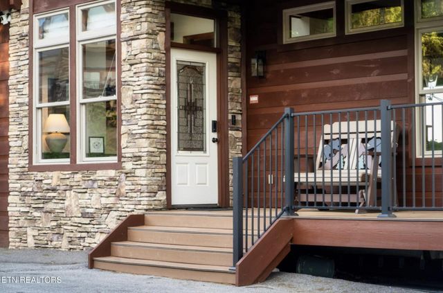 811 Sourwood Drive, Gatlinburg, TN 37738