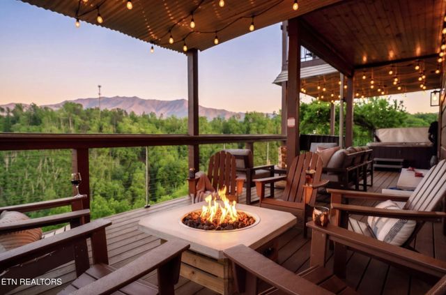 811 Sourwood Drive, Gatlinburg, TN 37738