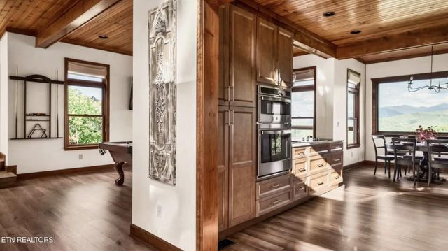 811 Sourwood Drive, Gatlinburg, TN 37738