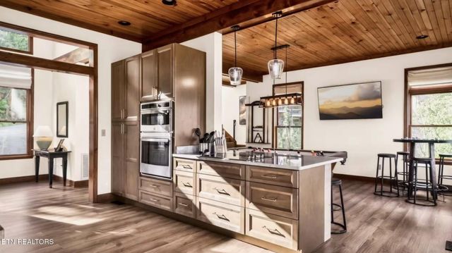 811 Sourwood Drive, Gatlinburg, TN 37738