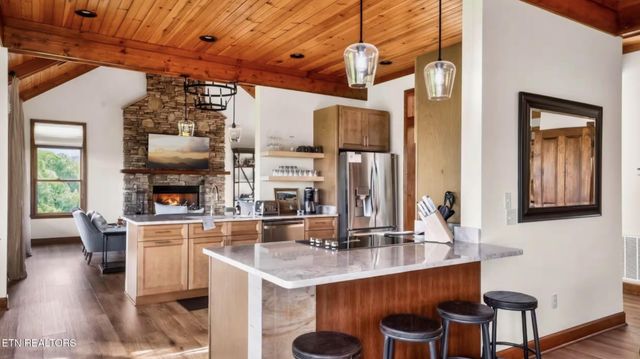 811 Sourwood Drive, Gatlinburg, TN 37738