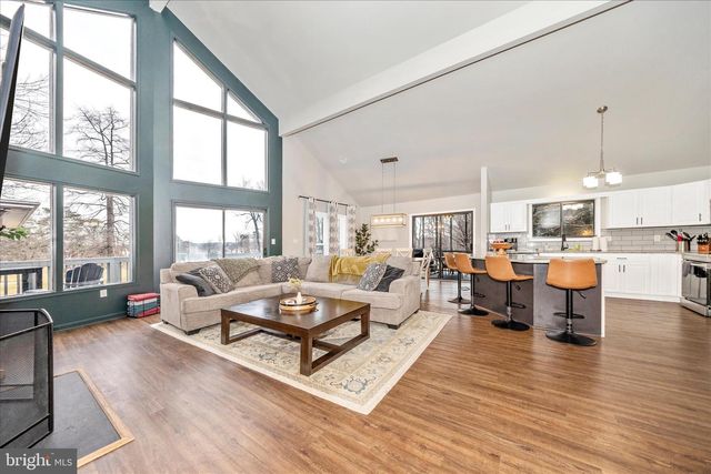 90 ATLATL LN, Hedgesville, WV 25427