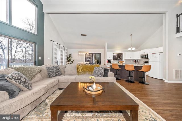 90 ATLATL LN, Hedgesville, WV 25427