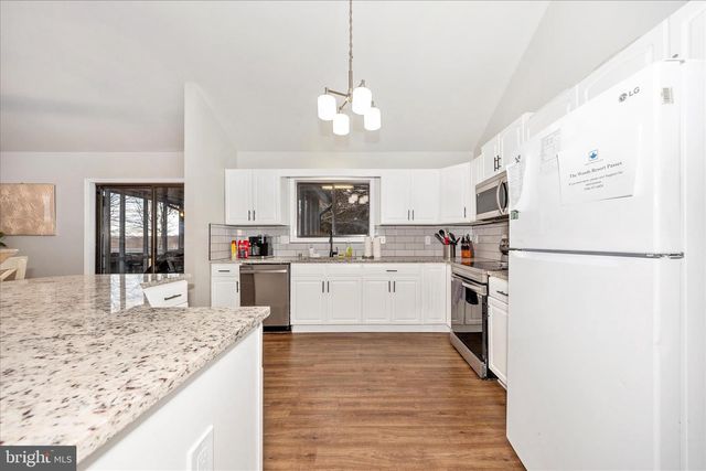 90 ATLATL LN, Hedgesville, WV 25427