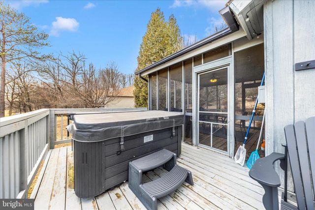 90 ATLATL LN, Hedgesville, WV 25427