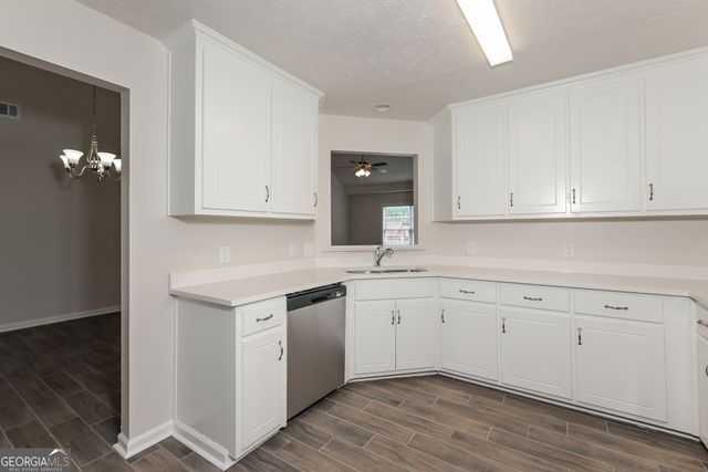 1599 Queen Elizabeth Drive, Locust Grove, GA 30248