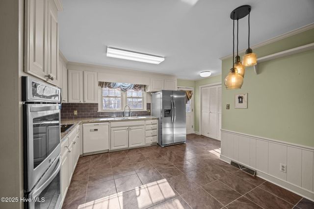 1206 W Highland Avenue, Kinston, NC 28501