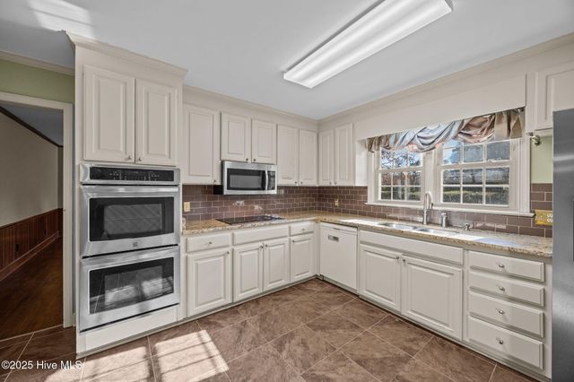 1206 W Highland Avenue, Kinston, NC 28501