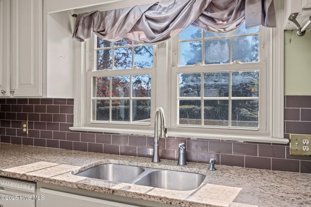 1206 W Highland Avenue, Kinston, NC 28501