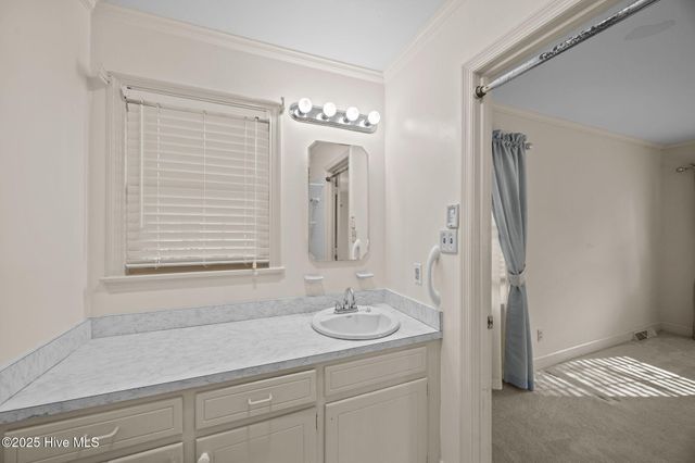 1206 W Highland Avenue, Kinston, NC 28501