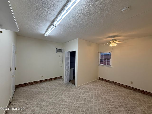 1206 W Highland Avenue, Kinston, NC 28501