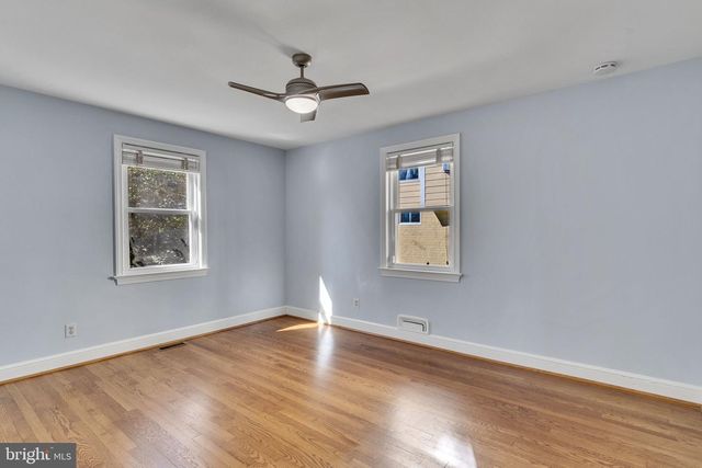 2446 N JEFFERSON ST, Arlington, VA 22207