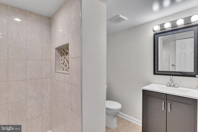 2446 N JEFFERSON ST, Arlington, VA 22207