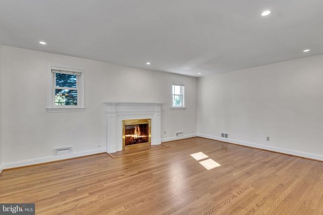 2446 N JEFFERSON ST, Arlington, VA 22207