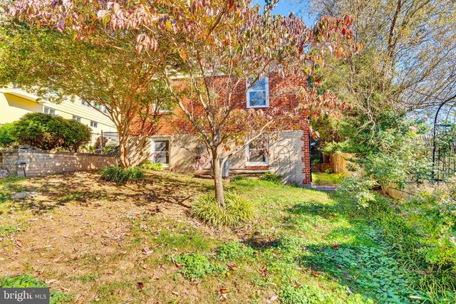 2446 N JEFFERSON ST, Arlington, VA 22207