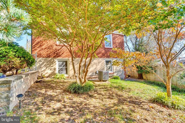 2446 N JEFFERSON ST, Arlington, VA 22207