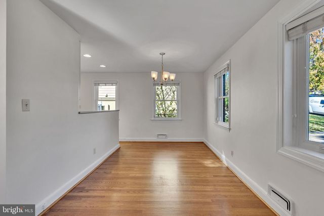 2446 N JEFFERSON ST, Arlington, VA 22207