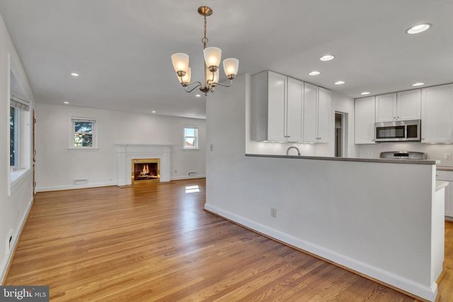 2446 N JEFFERSON ST, Arlington, VA 22207