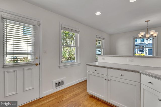 2446 N JEFFERSON ST, Arlington, VA 22207