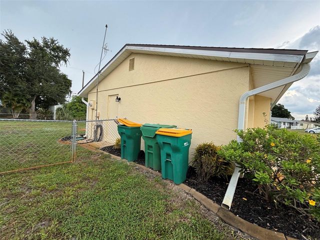 650 HARTFORD DRIVE NW, Port Charlotte, FL 33952