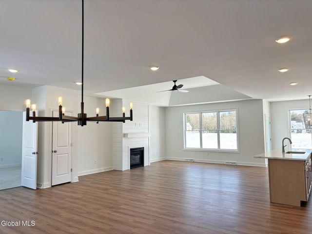 15 Eastpointe Drive, Wilton, NY 12866