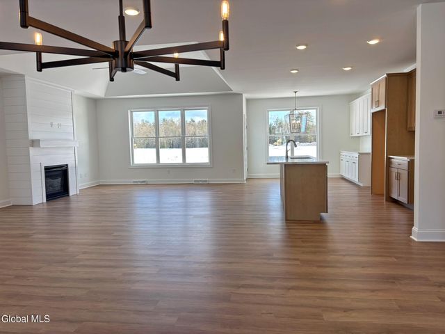 15 Eastpointe Drive, Wilton, NY 12866