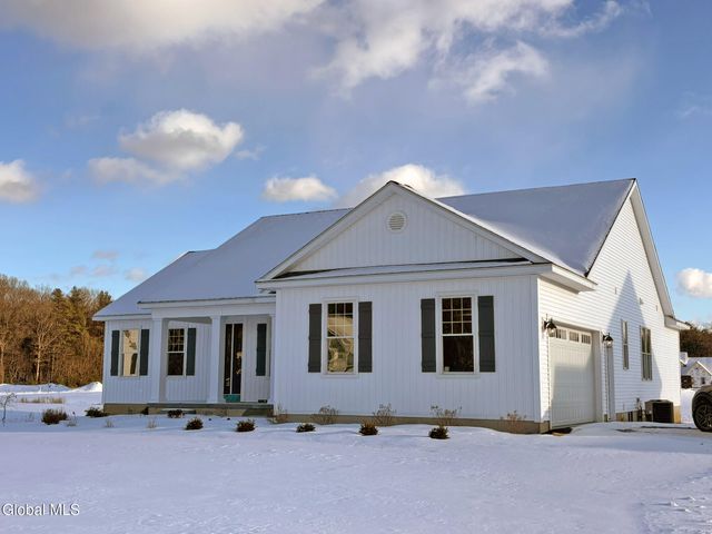 15 Eastpointe Drive, Wilton, NY 12866