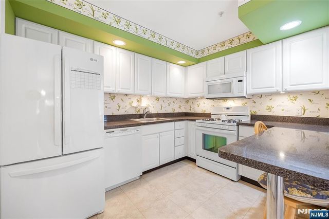 401 Dercole 111, Norwood, NJ 07642