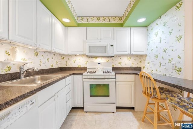 401 Dercole 111, Norwood, NJ 07642