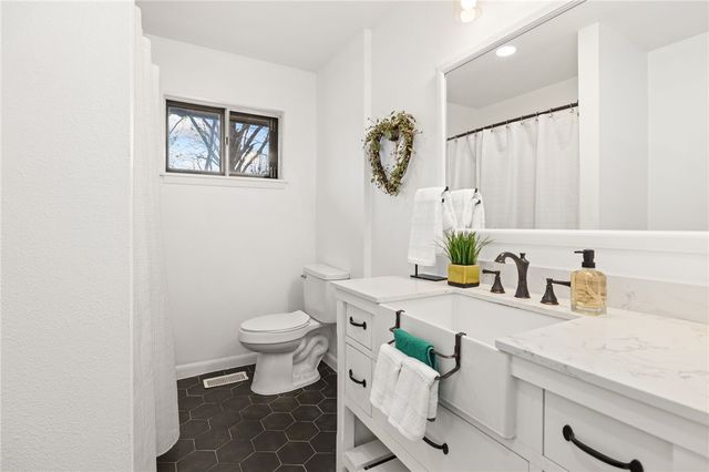 4 Billingsley Lane, Bella Vista, AR 72715