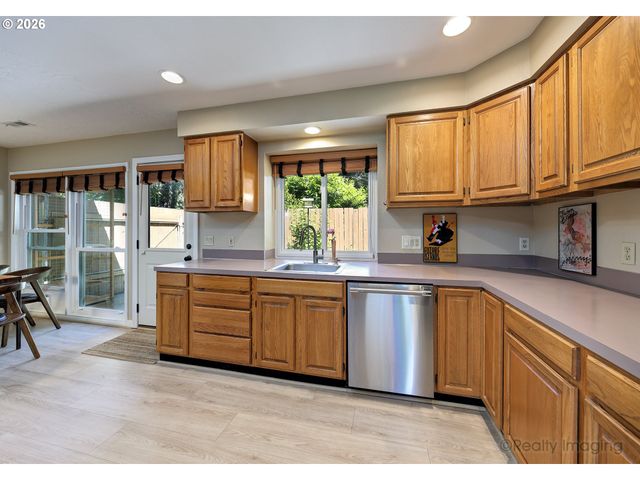1112 Ne 113TH Ave, Portland, OR 97220