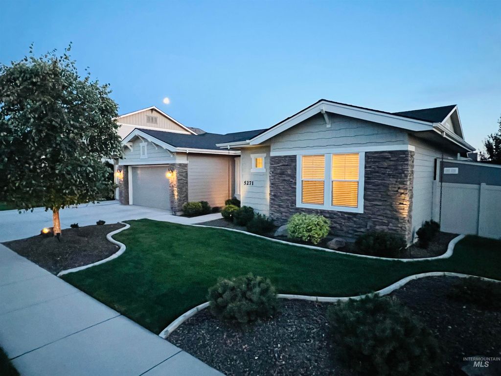 5271 W Saguaro Dr, Eagle, ID 83616