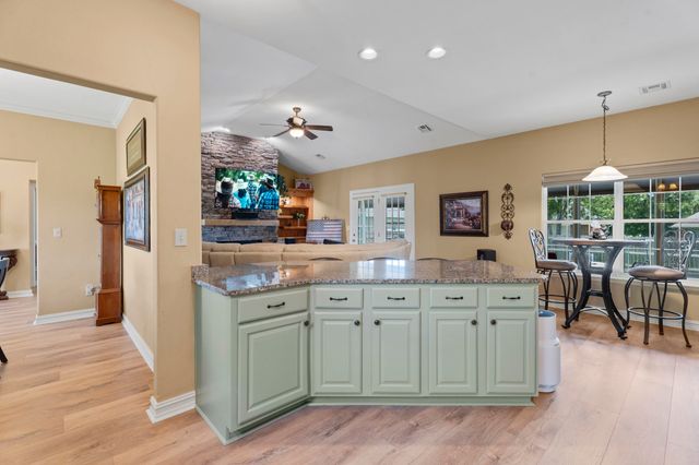 4975 Lake Breeze Road, Grove, OK 74344