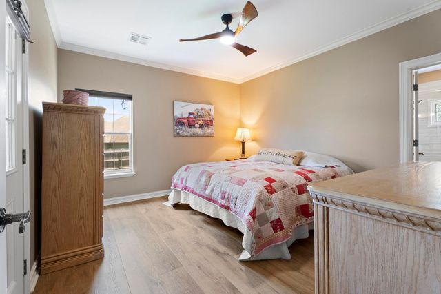 4975 Lake Breeze Road, Grove, OK 74344