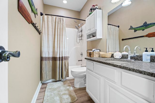 4975 Lake Breeze Road, Grove, OK 74344