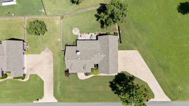 4975 Lake Breeze Road, Grove, OK 74344