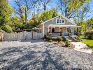 26 Governors View Road, Asheville, NC 28805