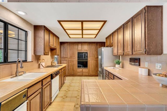 2280 Blackhawk Rd, Danville, CA 94506