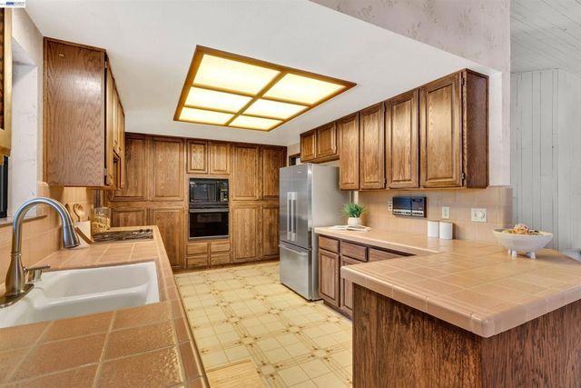 2280 Blackhawk Rd, Danville, CA 94506