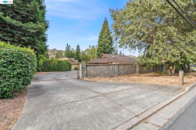 2280 Blackhawk Rd, Danville, CA 94506