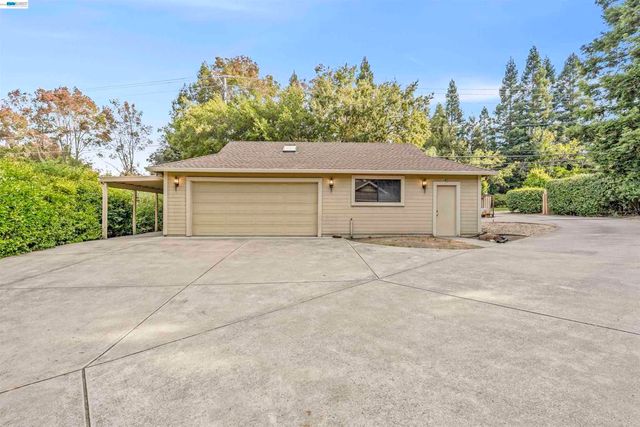 2280 Blackhawk Rd, Danville, CA 94506