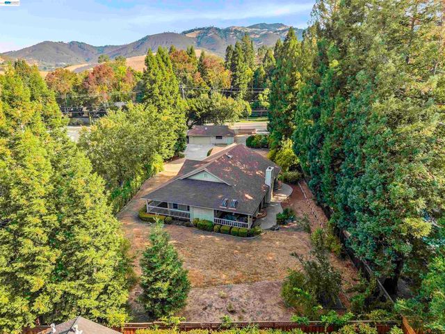 2280 Blackhawk Rd, Danville, CA 94506
