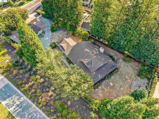 2280 Blackhawk Rd, Danville, CA 94506