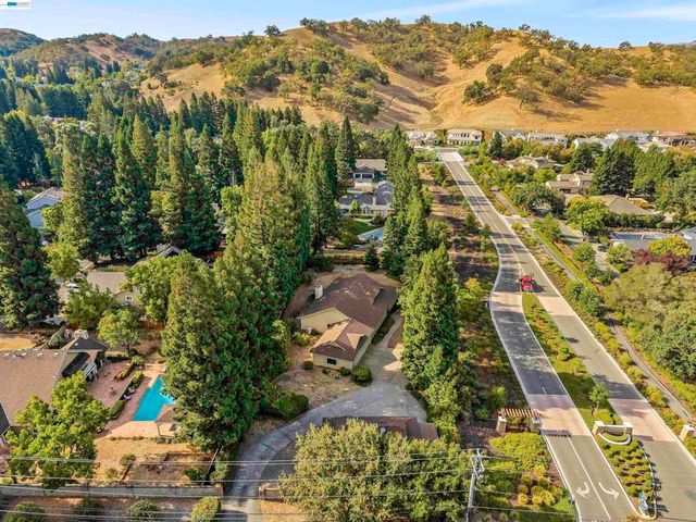 2280 Blackhawk Rd, Danville, CA 94506