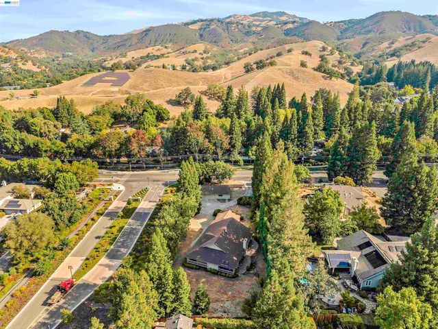 2280 Blackhawk Rd, Danville, CA 94506